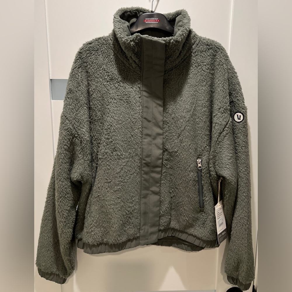 NEW Vuori Cozy Sherpa Jacket High Pile Fleece Full Zip Dusty Pine Green XL NWT